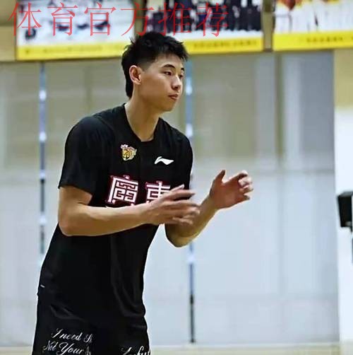 广东队积极备战!奎因心情大好 崔永熙亮相 王少杰归队 广东队积极备战!奎因心情大好 崔永熙亮相 王少杰归队