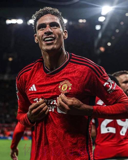 曼联中卫首选一直是瓦拉内 但还没向皇马报价